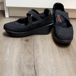 Bernie Mev. New York Wedges